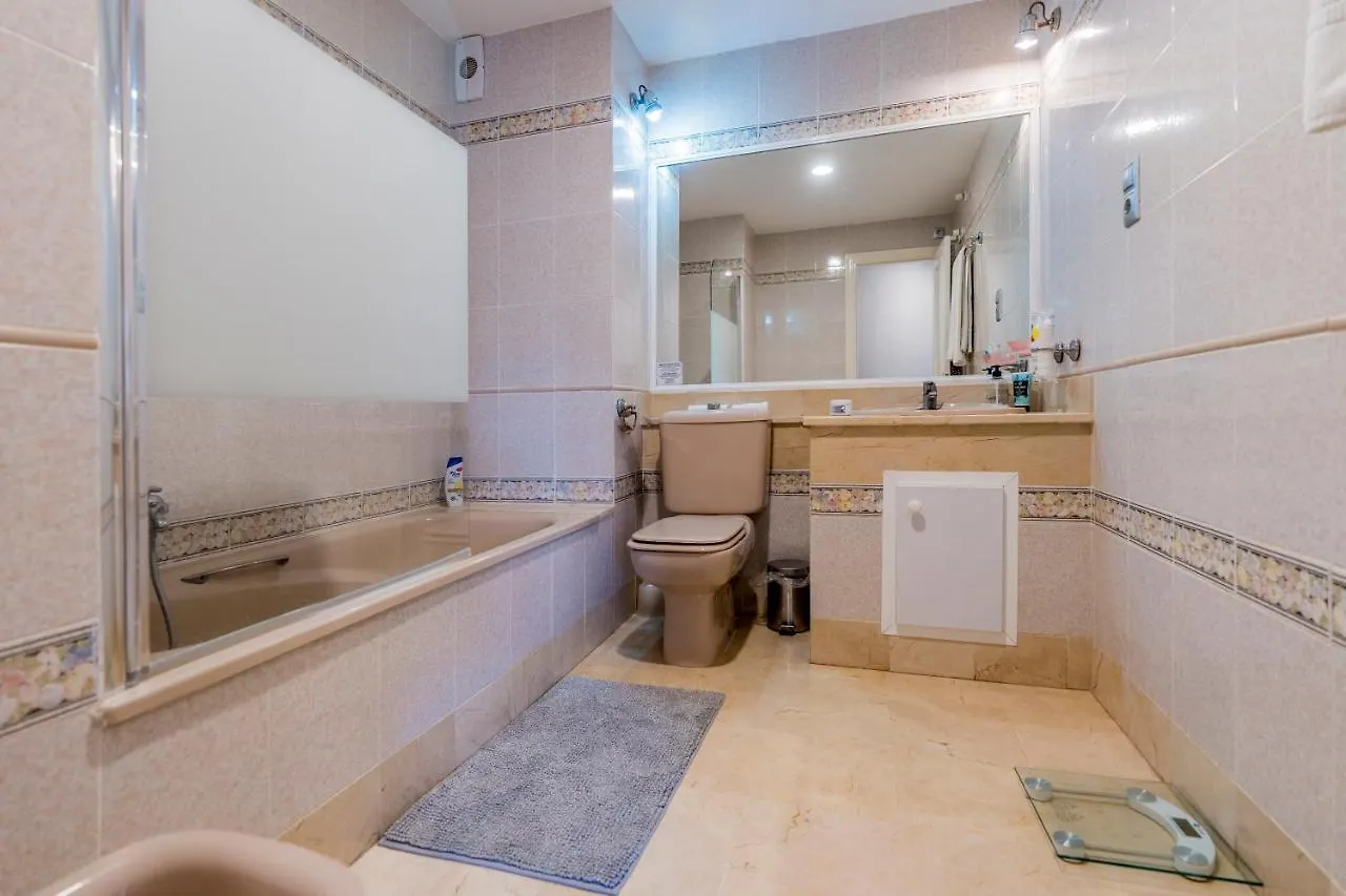 Beautiful 2 Bed Apartment With Pool And Golf Views Malaga
