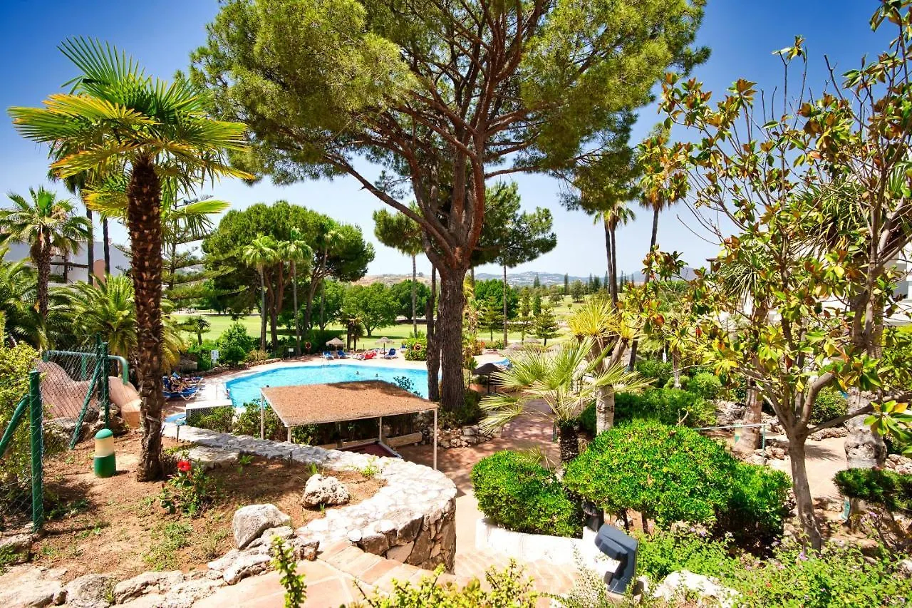 Beautiful 2 Bed Apartment With Pool And Golf Views Malaga