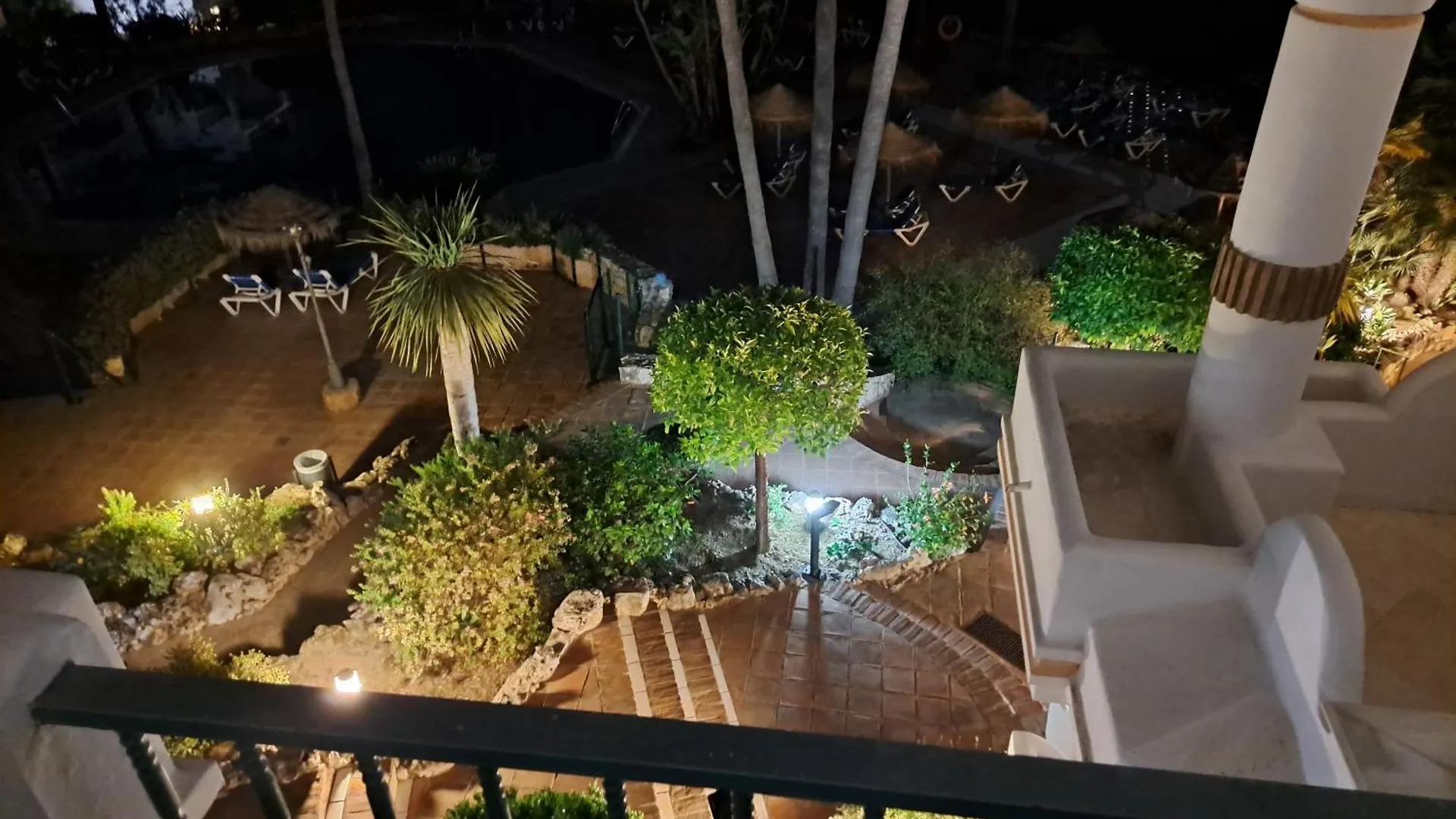 Beautiful 2 Bed Apartment With Pool And Golf Views Malaga Spain