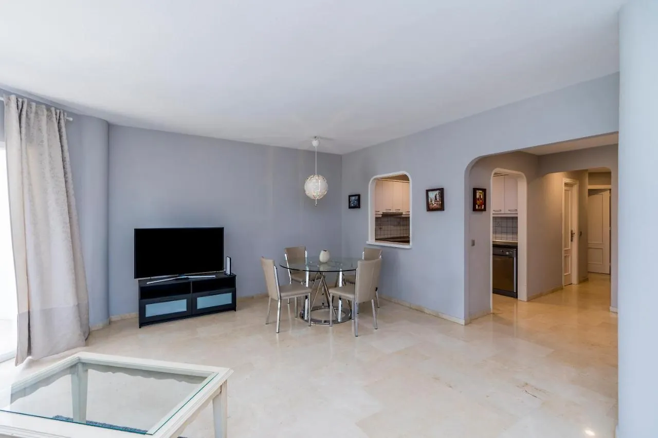 Beautiful 2 Bed Apartment With Pool And Golf Views Màlaga